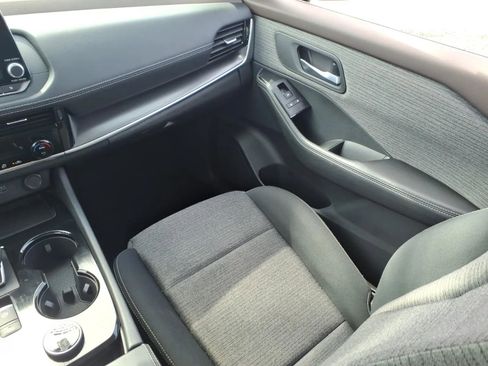 Used 2021 Nissan Rogue SV image 23