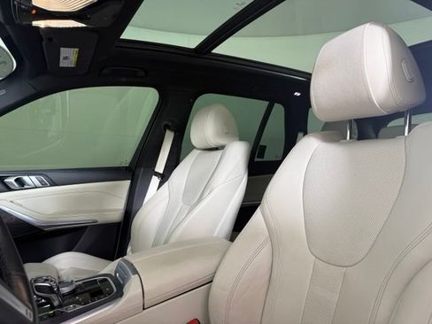 Used 2022 BMW X5 xDrive40i w/ M Sport Package AWD/4WD image 6