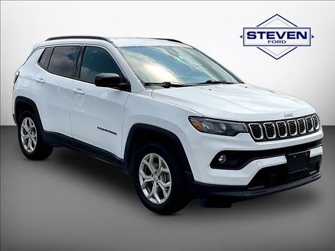 Used 2024 Jeep Compass Latitude AWD/4WD image 1