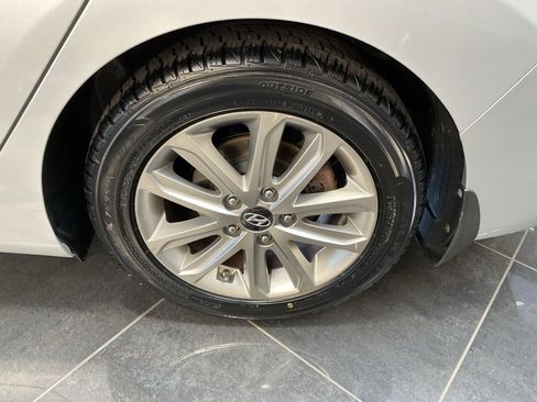 Used 2015 Hyundai Elantra SE w/ Option Group 02 image 7