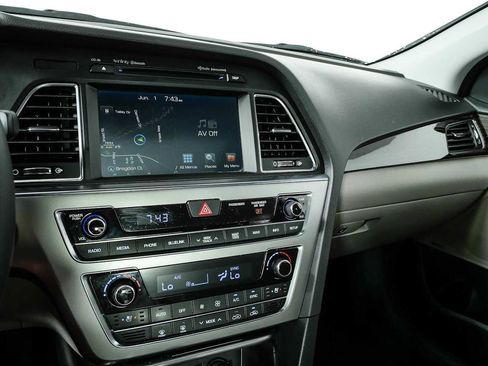 Used 2017 Hyundai Sonata Limited w/ Ultimate Package 04 FWD image 12