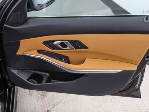 Used 2025 BMW 330i xDrive Sedan w/ Premium Package image 28