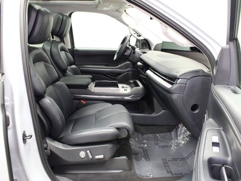 Used 2025 Lincoln Navigator L Reserve AWD/4WD image 17