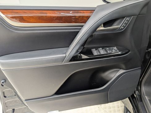 Used 2020 Lexus LX 570 4WD w/ Luxury Package image 14