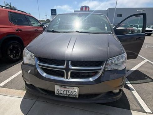 Used 2019 Dodge Grand Caravan SXT FWD image 2