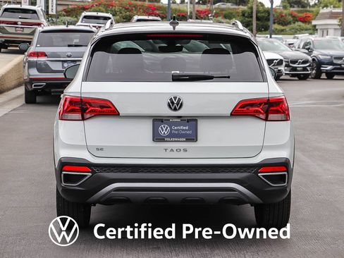 Used 2023 Volkswagen Taos SE w/ Panoramic Sunroof Package FWD image 8