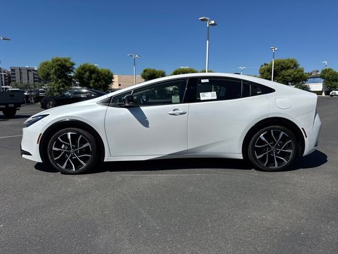 New 2026 Toyota Prius Plug-In Hybrid FWD image 7