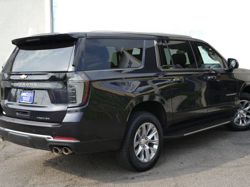 Used 2025 Chevrolet Suburban Premier AWD/4WD image 3