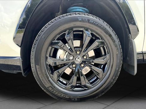 Used 2022 Toyota RAV4 XSE AWD/4WD image 11