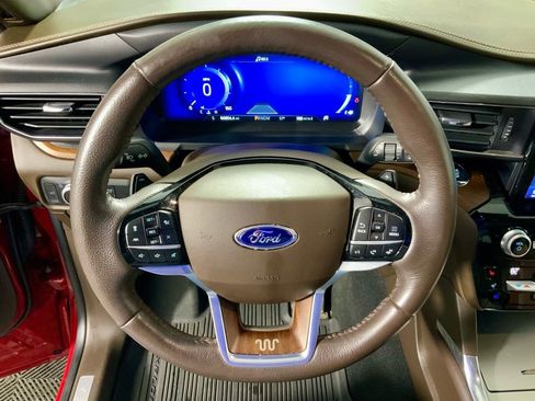 Used 2021 Ford Explorer King Ranch w/ Premium Technology Package image 24