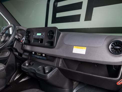 Used 2023 Mercedes-Benz Sprinter 2500 image 7