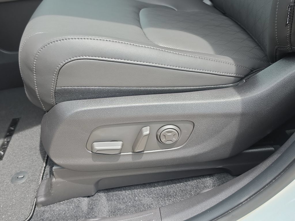 New 2026 Kia Carnival EX FWD image 22