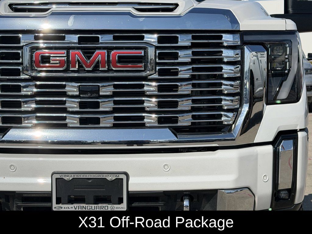 Used 2024 GMC Sierra 2500 Denali w/ Denali Reserve Package AWD/4WD image 4