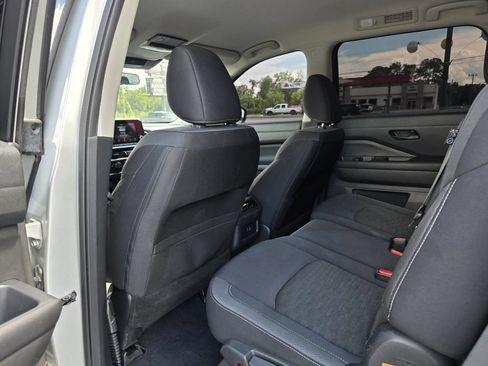 Used 2024 Nissan Pathfinder SV AWD/4WD image 14