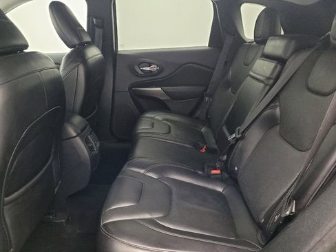 Used 2019 Jeep Cherokee Limited image 18