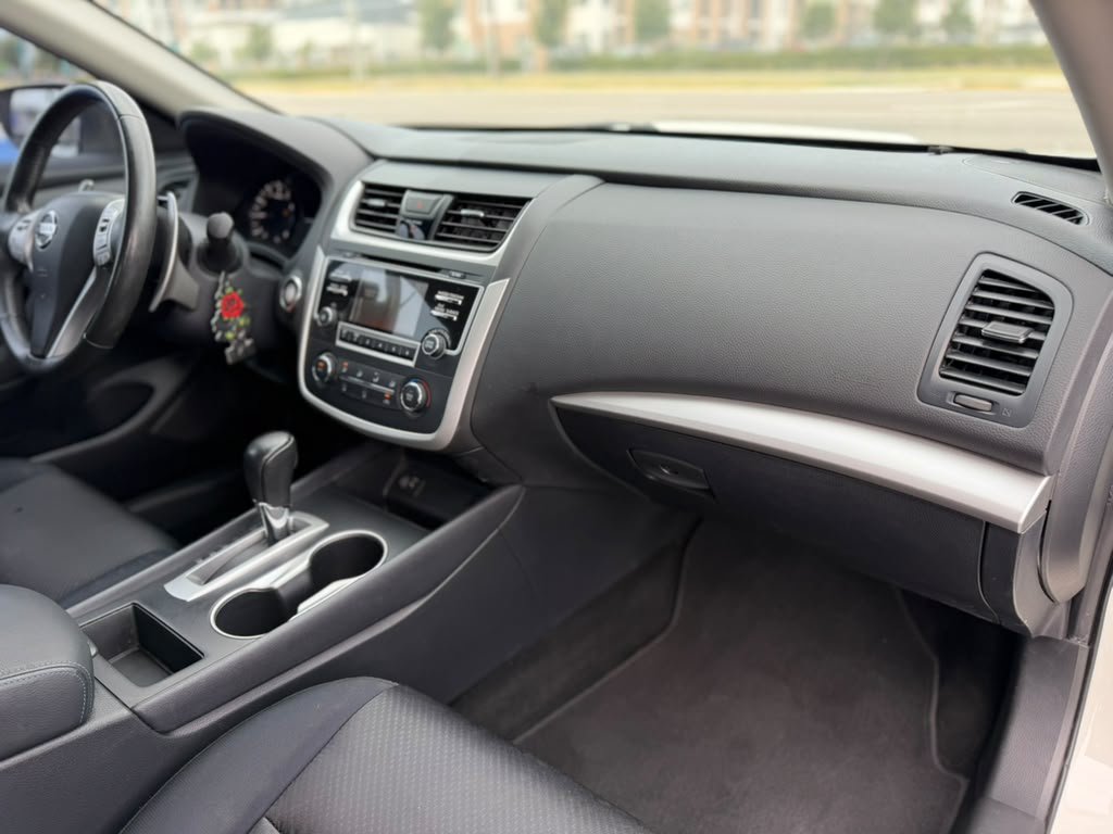 Used 2017 Nissan Altima 2.5 SR w/ Midnight Edition Package FWD image 10