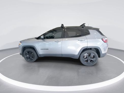 Used 2018 Jeep Compass Latitude w/ Popular Equipment Group AWD/4WD image 5