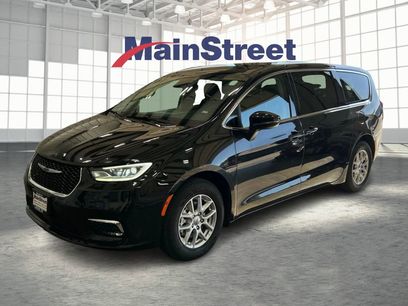 Used 2023 Chrysler Pacifica Touring-L