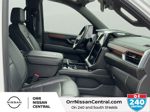 Used 2025 GMC Yukon XL Denali AWD/4WD image 11
