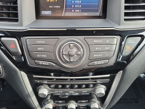 Used 2013 Nissan Pathfinder SV image 34