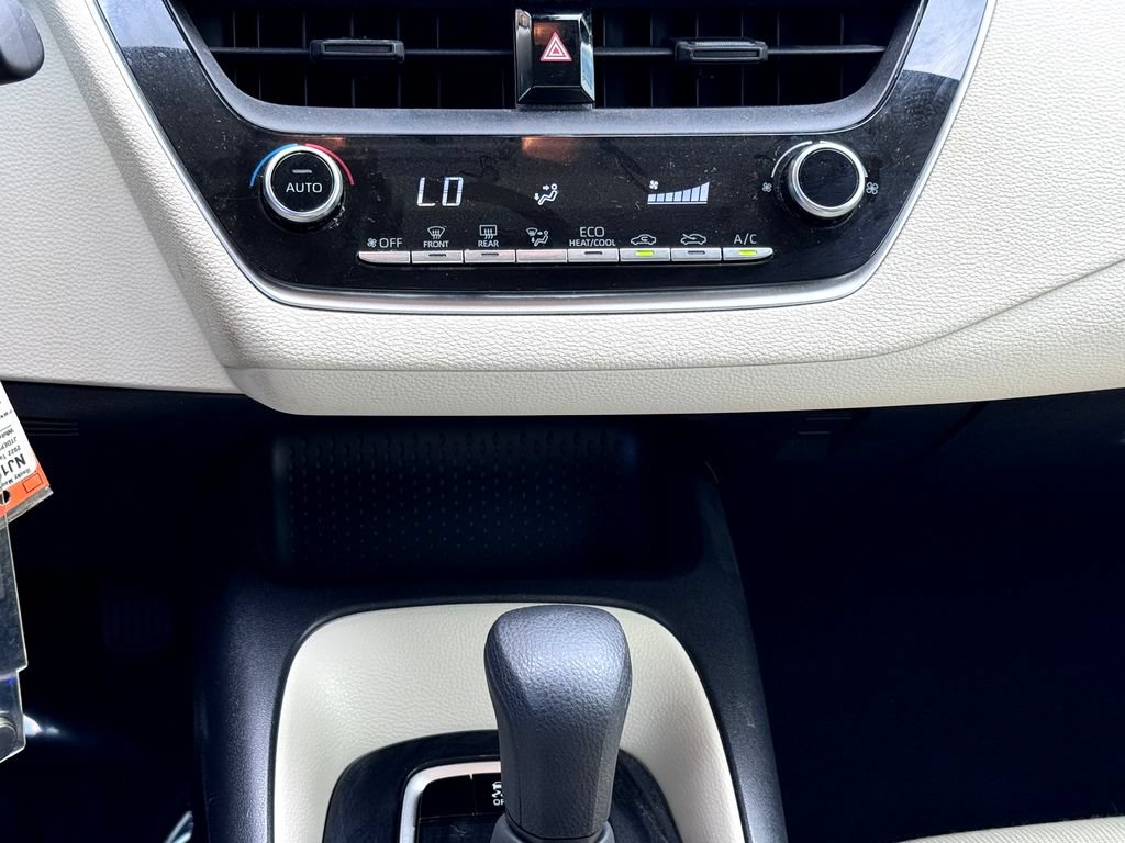 Used 2022 Toyota Corolla LE FWD image 27