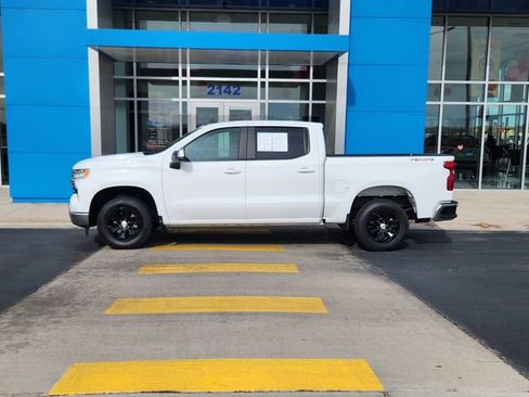 Used 2025 Chevrolet Silverado 1500 LT image 2