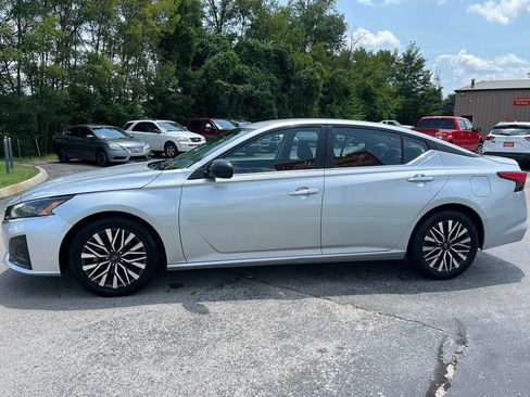Used 2023 Nissan Altima 2.5 SV FWD image 6