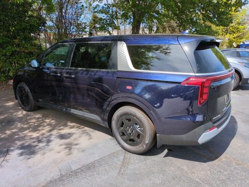 New 2026 Kia Carnival FWD image 5