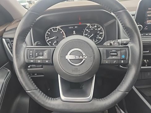 Used 2023 Nissan Rogue SV w/ SV Premium B Package image 16