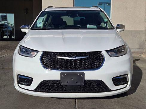 Used 2022 Chrysler Pacifica Limited image 6