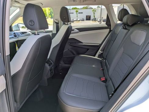 New 2026 Volkswagen Taos SE FWD image 15
