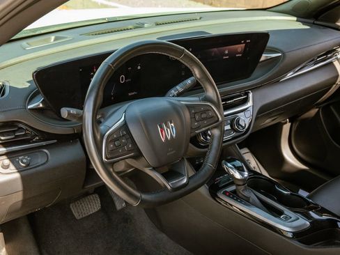 Used 2024 Buick Envista Sport Touring w/ Experience Buick Package FWD image 10