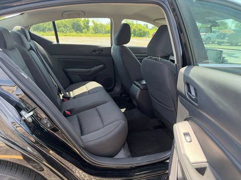 Used 2025 Nissan Altima 2.5 SV FWD image 13