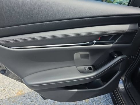 Used 2019 MAZDA MAZDA3 AWD Hatchback w/ Preferred Pkg image 16