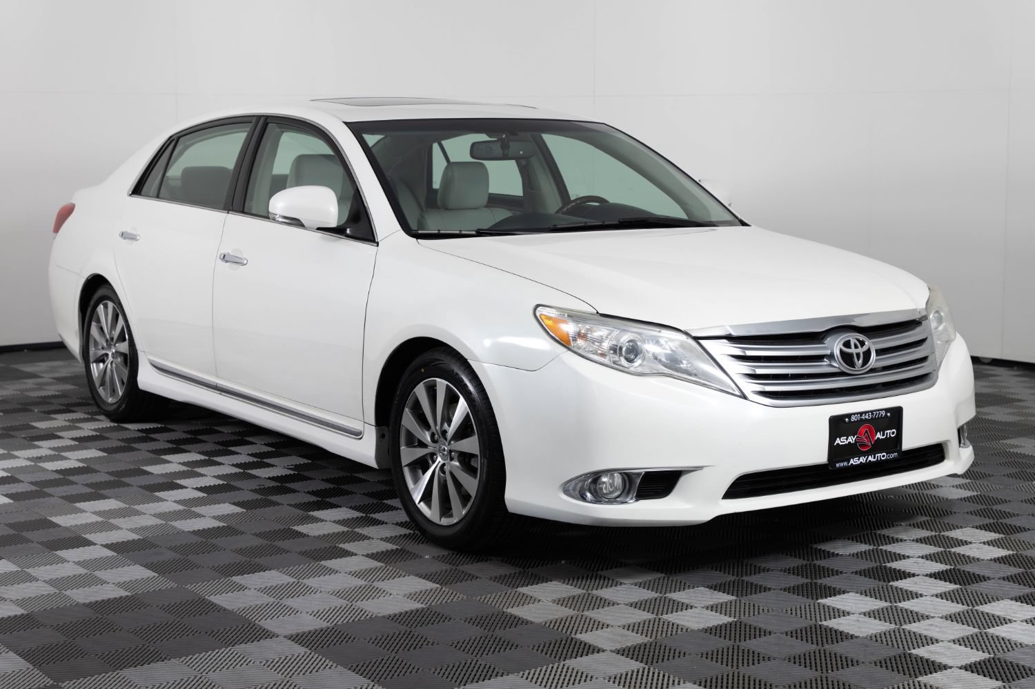 Used 2011 Toyota Avalon Limited FWD image 10