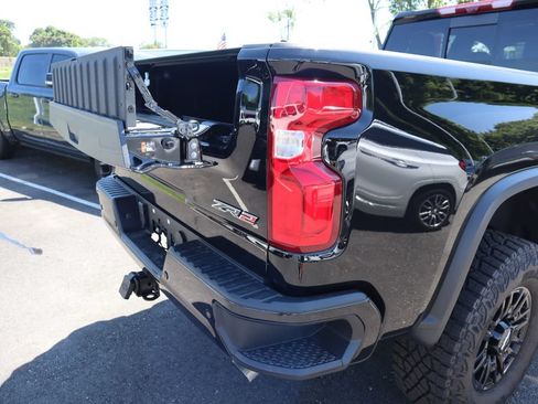 Used 2024 Chevrolet Silverado 2500 ZR2 w/ Technology Package AWD/4WD image 7