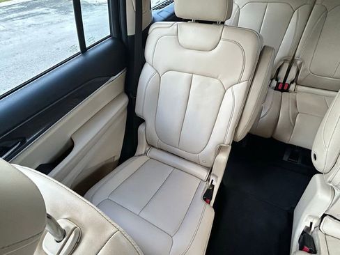 Used 2022 Jeep Grand Cherokee L Limited RWD image 12