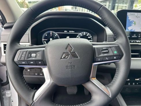 Used 2024 Mitsubishi Outlander 4WD Plug-In Hybrid image 21