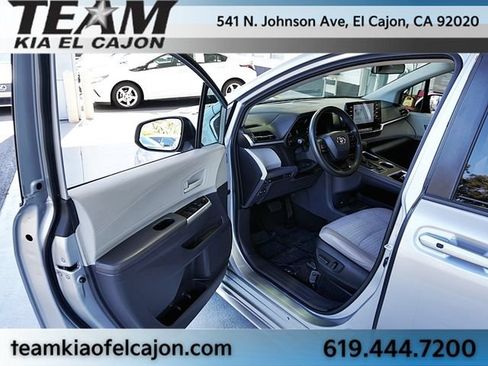 Used 2022 Toyota Sienna LE FWD image 37