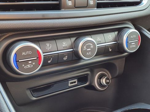 New 2025 Alfa Romeo Giulia w/ Veloce Package Rwd image 13