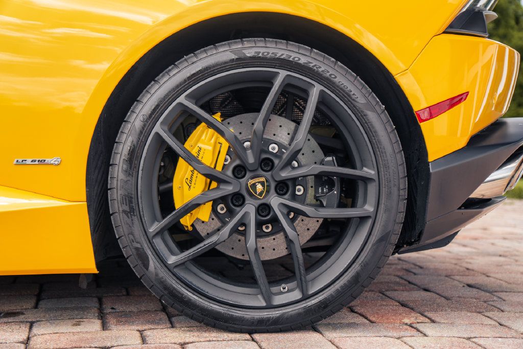 Used 2016 Lamborghini Huracan LP 610-4 AWD/4WD image 17