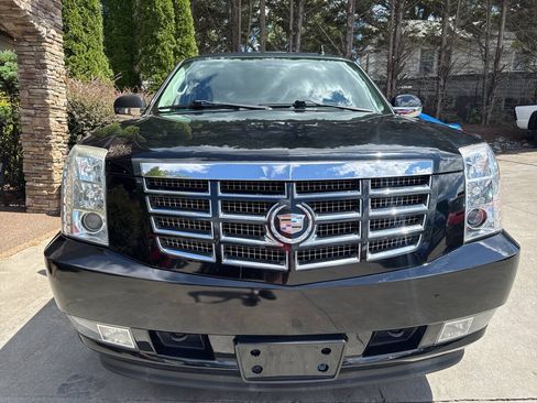 Used 2012 Cadillac Escalade Luxury AWD/4WD image 9
