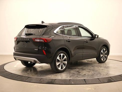 Used 2023 Ford Escape Platinum image 3