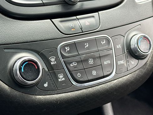 Used 2021 Chevrolet Malibu LT FWD image 9