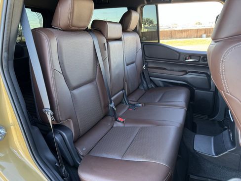 Used 2025 Toyota Land Cruiser image 31