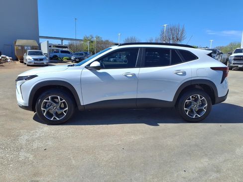 Used 2025 Chevrolet Trax LT w/ Driver Confidence Package image 21