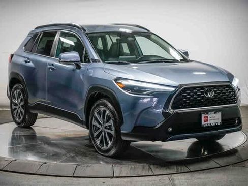 Certified 2024 Toyota Corolla Cross XLE image 6