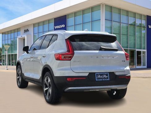 Certified 2025 Volvo XC40 B5 Core w/ Protection Package Premier image 4