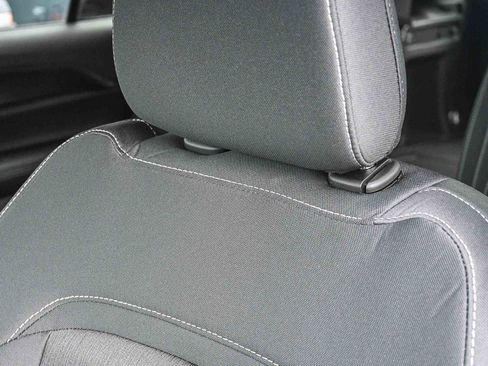 New 2025 Jeep Grand Cherokee L Laredo image 18