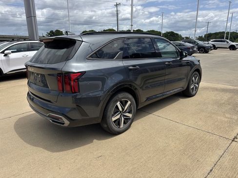 Used 2023 Kia Sorento S w/ Panoramic Sunroof Package image 10